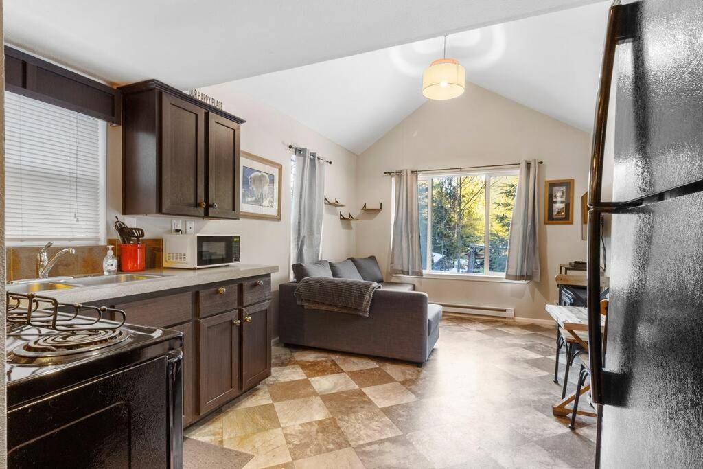 Cozy Tiny Home Steps Away From Mt. Rainier アッシュフォード エクステリア 写真